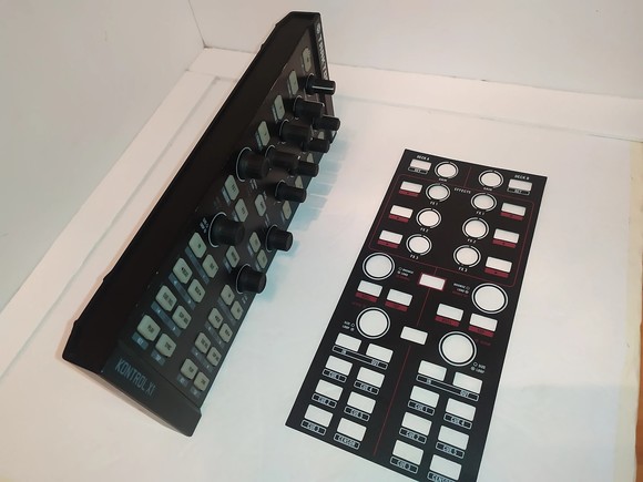 Native Instruments Traktor Kontrol X1 Mk1 DJ Controller - Picture 2 of 12